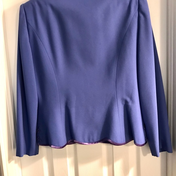 Remini Suit, Size 6 - Picture 10 of 13